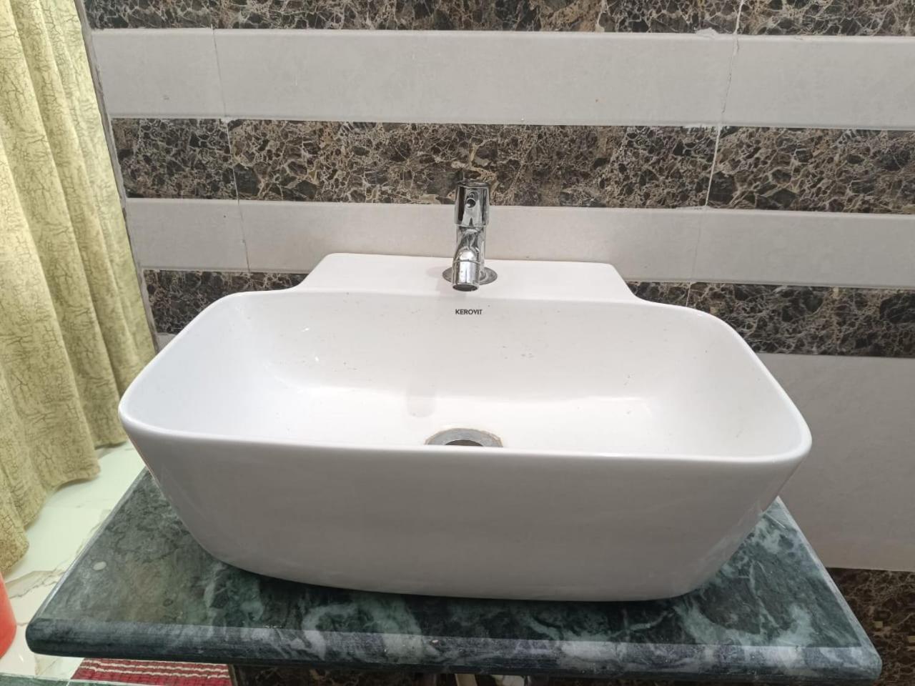 Jpm Guest House Waranasi Zewnętrze zdjęcie